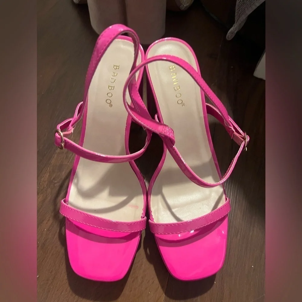 pink heels - Picture 1 of 3